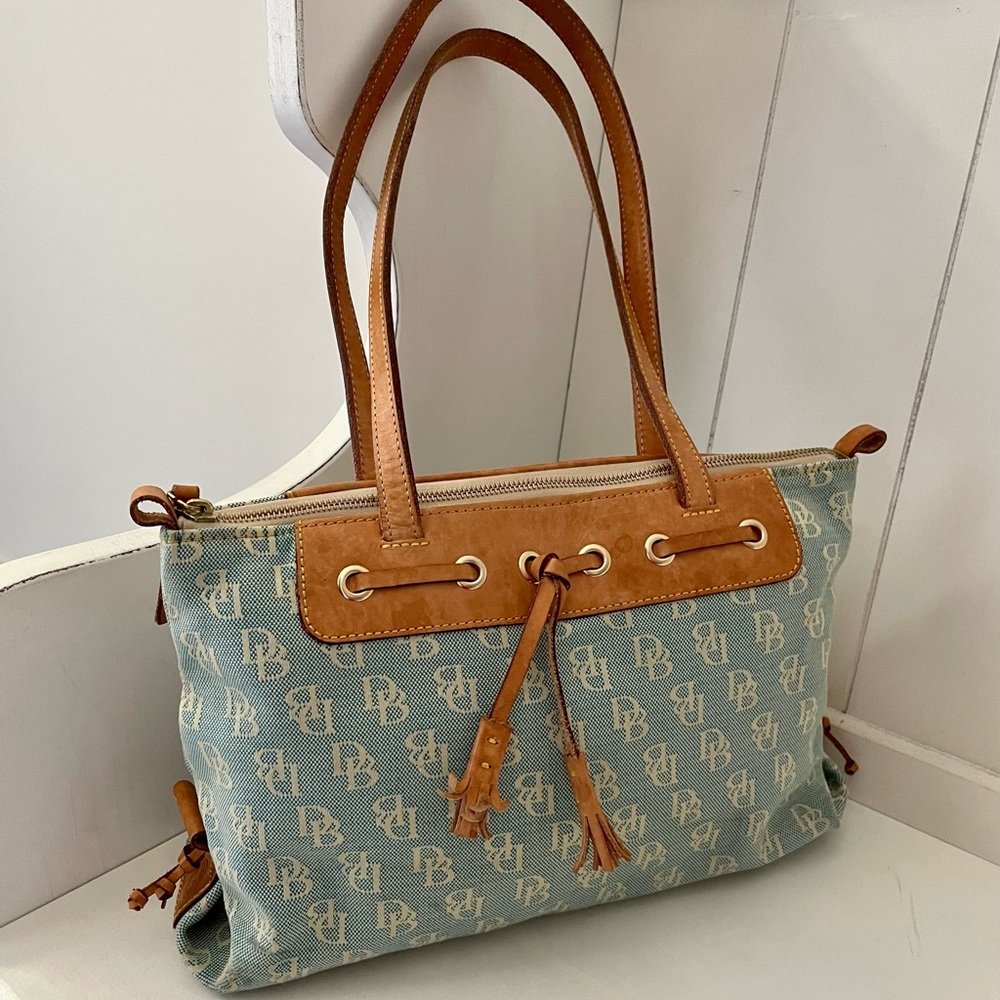 Dooney & Bourke purse